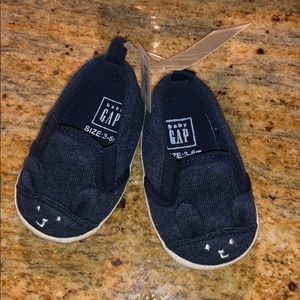 Baby gap size 3-6m shoes.